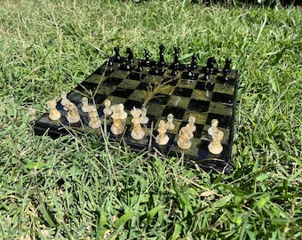 Customizable Resin Chess Set: Handmade Epoxy Board & Pieces