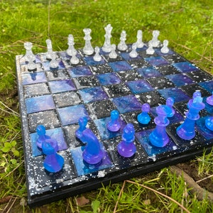 Tablero de ajedrez personalizado con tablero de ajedrez colorido - Juego de ajedrez de resina - Tablero de ajedrez hecho a mano - Tablero de ajedrez de epoxi hecho a mano - Piezas de ajedrez de epoxi