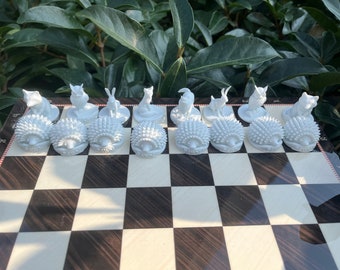 Tier Schach Set: Handgefertigtes Holzbrett mit 3D Figuren