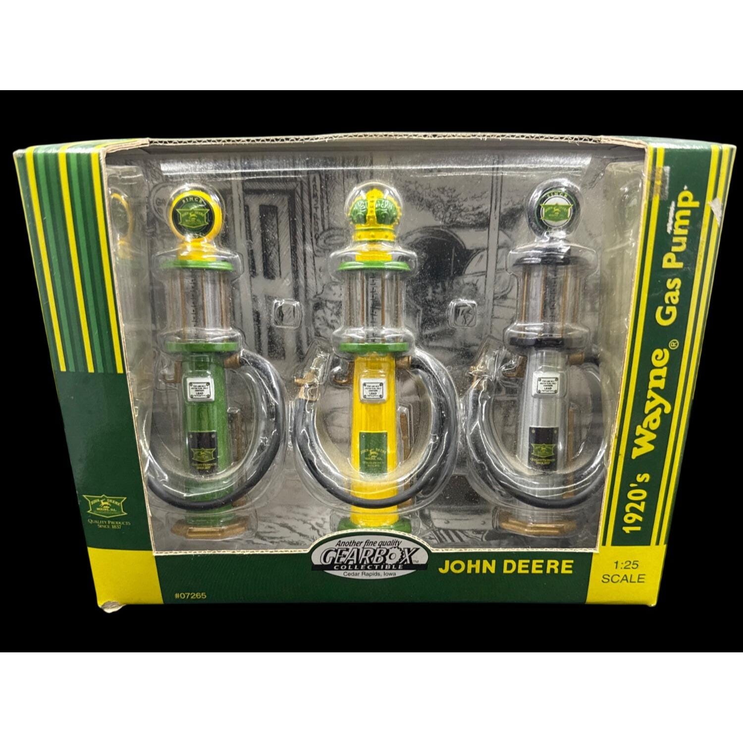 Gearbox John Deere Wayne Gas Pumps 1:25 Scale Diecast Collectible