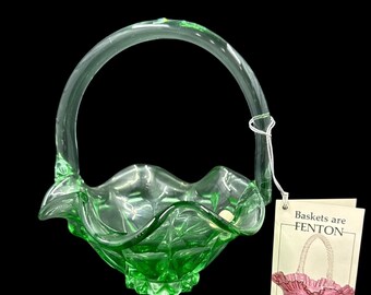 Cestino Fenton in vetro verde con manico e bordo ondulato - Oggetto decorativo da collezione