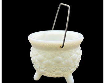 Cubo portapalillos de vidrio opalino vintage con forma de margarita, tres patas y asa.