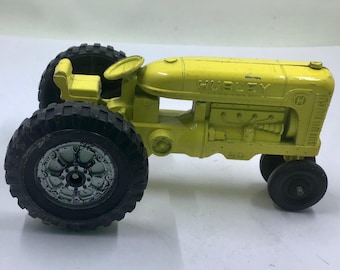 Trattore giocattolo Hubley giallo in metallo pressofuso, stile vintage da collezione, con pneumatici in gomma.