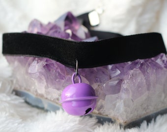 Collier ras du cou en velours noir pour humain Collier mignon fait main Kitty Cat pendentif cloche violette cadeau accessoire de fête