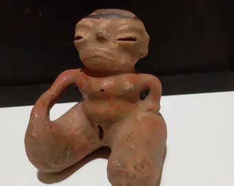 Ancient pre-Columbian female figure, hunchbacked woman idol, Nicoya, Diqui, Chiriqui. Ancient fertility goddess figurine, polychrome Venus