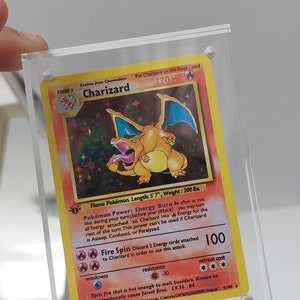 Charizard! Replicaversie van de originele Pokémon-kaart in een magnetisch vrijstaand frame
