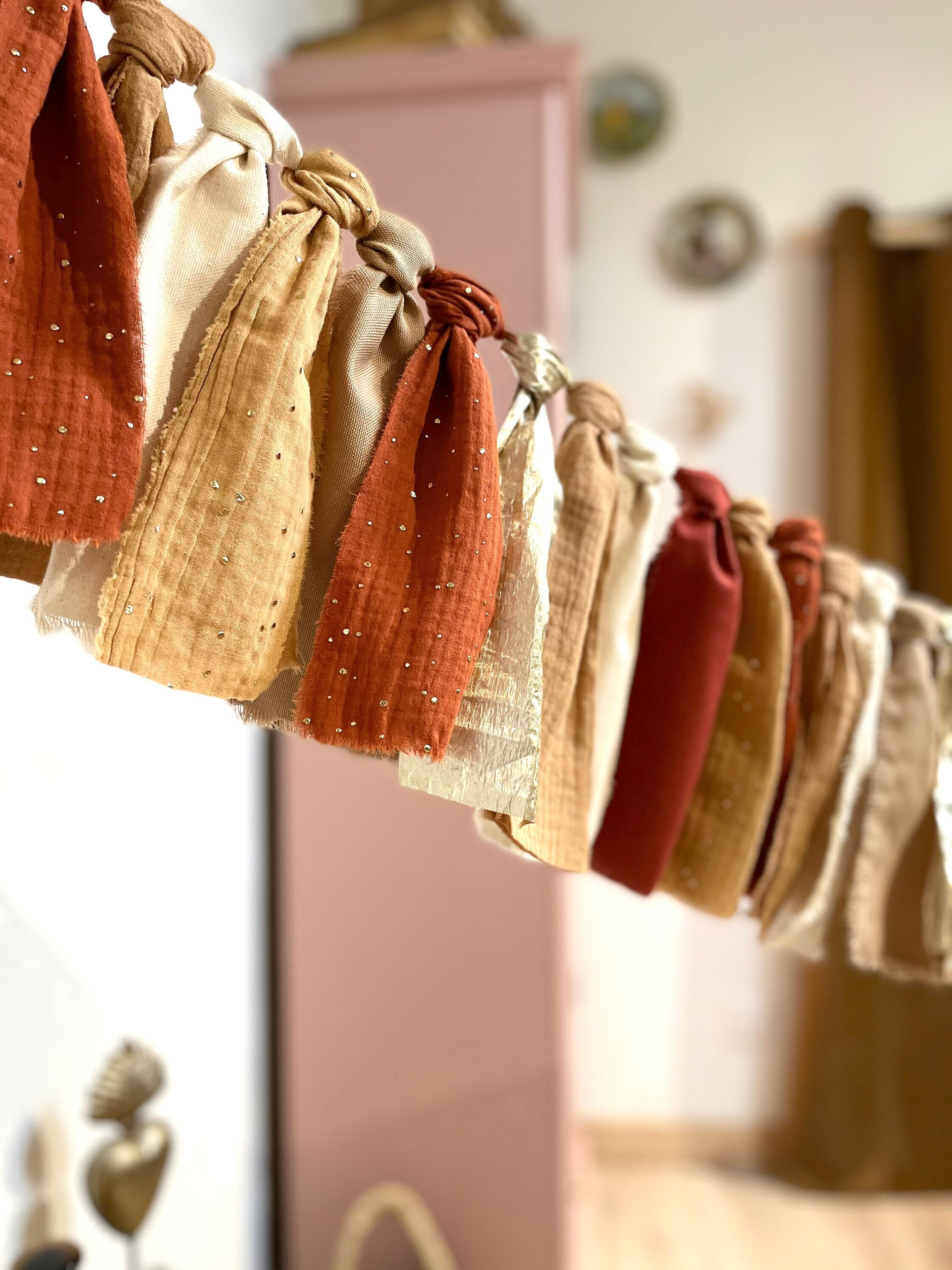 Chloé | Guirlande Bohème Terracotta, Camel, Doré en Tissu, Gaze de Coton Guirlande Salon, Chambre...