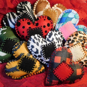 Coeur en feutre avec poches | Cœurs farcis cousus main à imprimé animal | Coeur de poche | Emballage cadeau en tissu | Emballage de carte-cadeau | Cadeau de fiançailles