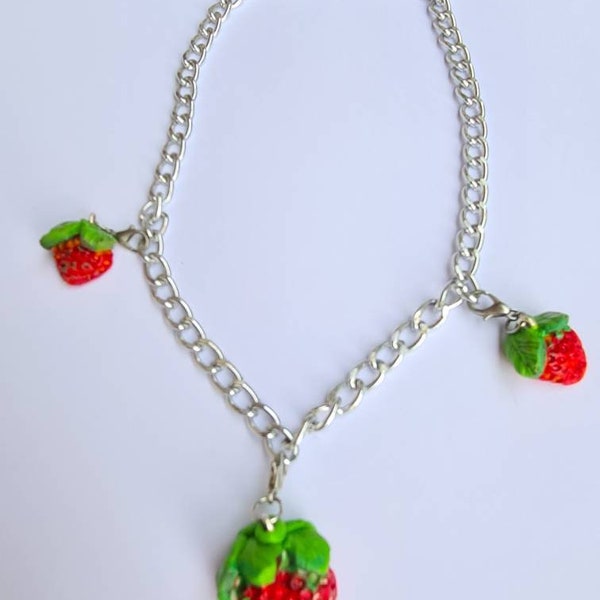 Collier de fraise, rouge-vert, collier de fraise, collier de fraise, collier de fruits, collier de fruits, collier drôle, polymèreclay, fimo