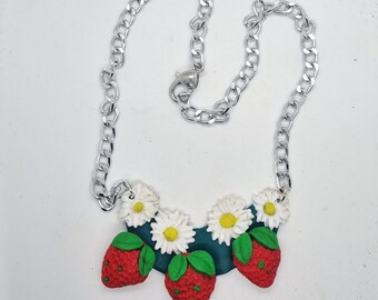 Aardbeienketting, rood-groen, aardbeienketting, aardbeienketting, fruitketting, fruitketting, grappige ketting, polymeerklei.