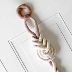 Colgante de pared envuelto a mano / Arte de algodón / Arte de lana merino / Decoración de moda / Escultura de arte de fibra / Decoración contemporánea / Decoración anudada de Macramé / imagen 2