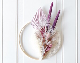 Flores secas moradas Macramé Wreath / Flower Wall Hanging / Pampas Grass Decor / Farmhouse Boho Décor / Gallery Wall Art / Door Decor / Gifts