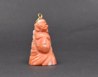 Naturalny amulet Buddy z koralu, zapięcie ze złota 14k