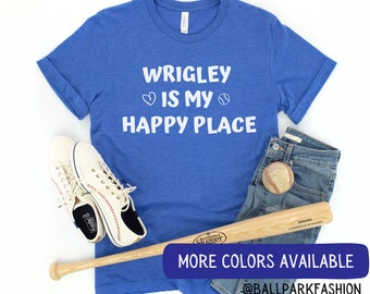Wrigley es mi camiseta Happy Place Chicago Cubs Camisa Chicago Baseball Tee Linda camiseta de béisbol Wrigley Camisa Ballpark Camisa Wrigley Field Camisa