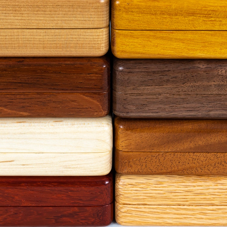 Puede incluir: Seis cajas de madera apiladas una encima de la otra. Las cajas est&aacute;n hechas de diferentes tipos de madera, incluyendo madera clara, madera oscura y madera rojiza.
