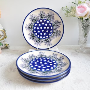 Unikat polish pottery plates with polka dot and floral hand painted lavendar decoration from Boleslawiec made in Poland original ceramic