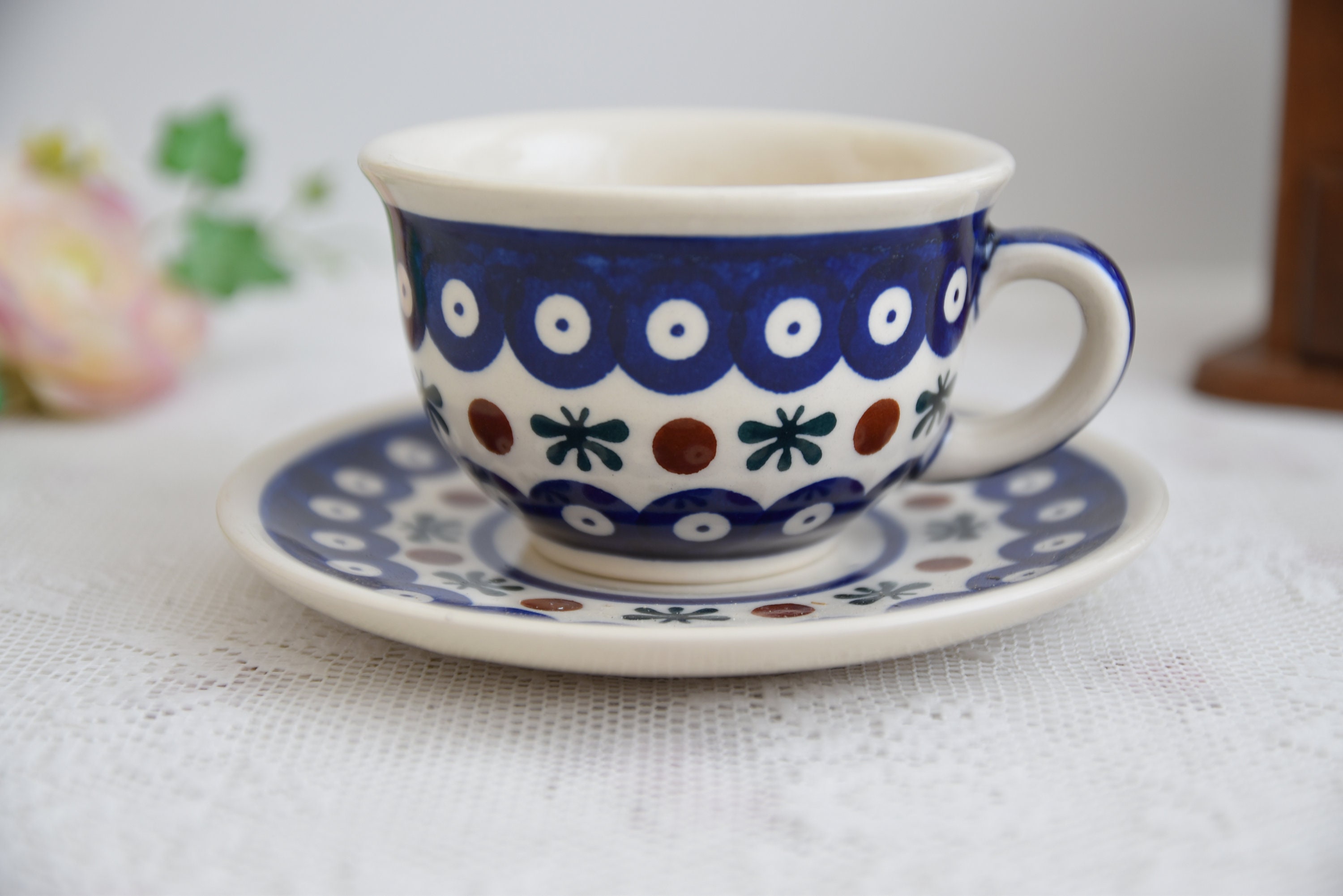 手描きのカップとソーサー、朝のコーヒー用の花柄カップ、ストーン 