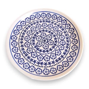 Unique polish pottery plate with hand painted floral decortion from Boleslawiec manufacture