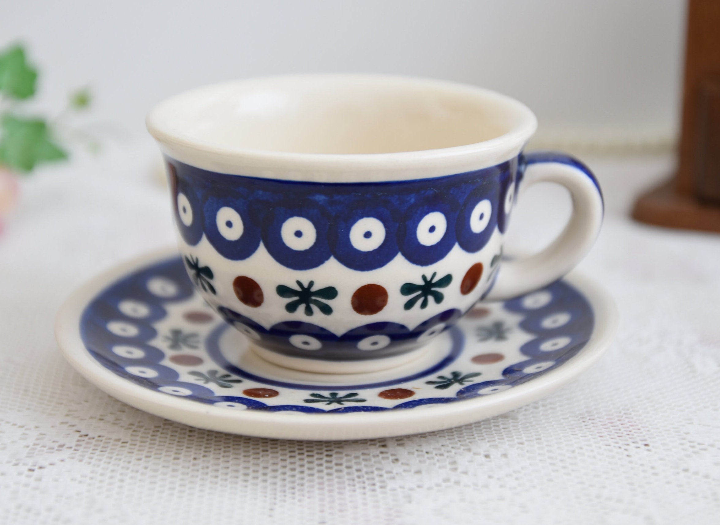 手描きのカップとソーサー、朝のコーヒー用の花柄カップ、ストーン 