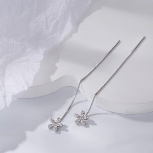 925 Sterling Silver Cute Daisy Long Chain Threader Earrings | Dainty Pull Through Stud Earrings | Minimalist Earrings | Chain Earrings