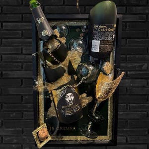 Bottiglia di champagne Smashed 19 Crimes in resina artistica. Regalo per lui, caverna dell&#39;uomo, sala giochi, amanti dello champagne
