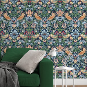 Papel pintado tradicional autoadhesivo con pájaros y fresas de William Morris #3539