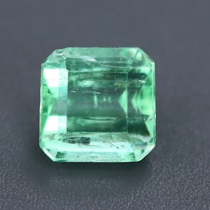 VVS Mint Emerald - 1.43 ct. Natural - Octagon