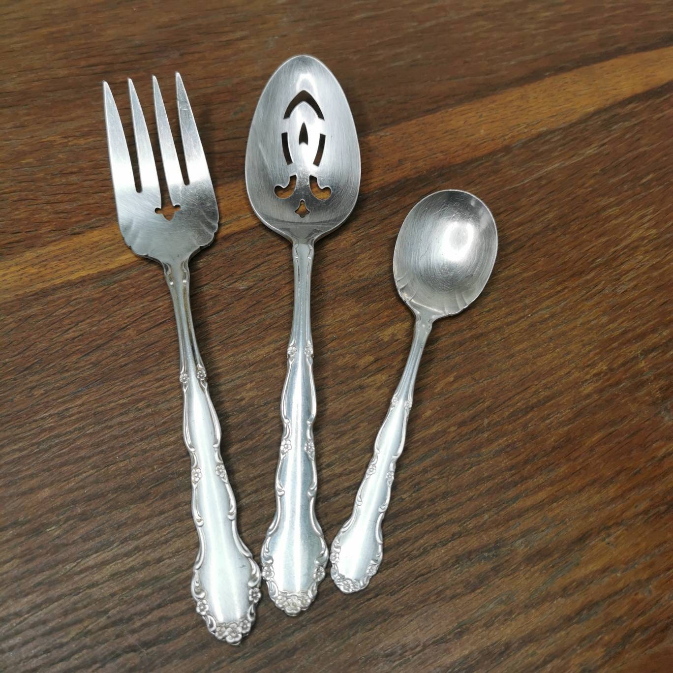 Vintage Oneida Silversmiths teaspoon spoon fork knives Etsy