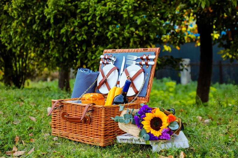 Hand-Woven Wicker Picnic Basket for 4, Insulated Cooler Bag, Serveware Set and Waterproof Picnic Blanket, Gift for Anniversary or Wedding