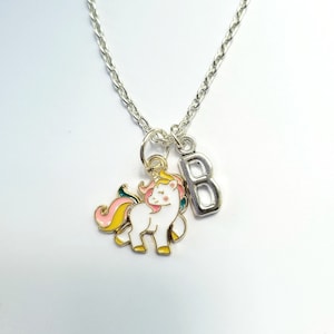 Adorable collar con inicial de unicornio y poni para niñas, colgante de arcoíris, regalo de cumpleaños