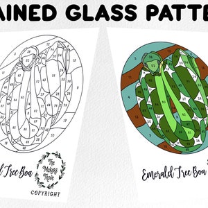 Op de afbeelding: Een zwart-wit lijntekening van een smaragdboomboa met genummerde secties voor een glas-in-loodpatroon. De afbeelding is gelabeld met "Emerald Tree Boa" en "The Makers Thrive" met het woord "COPYRIGHT" eronder.