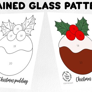 以下が含まれることがあります： クリスマスプディングとヒイラギの葉とベリーのステンドグラスパターンを印刷できます。パターンは1から20まで番号が付けられています。画像には「クリスマスプディング」と「COPYRIGHT」のテキストが含まれています。