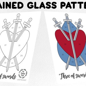 Puede incluir: Un patrón de vitral en blanco y negro de tres espadas que atraviesan un corazón, etiquetado con los números del 1 al 34. El patrón se titula "Three of Swords".