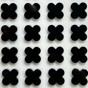 Schwarzer Onyx, Klee Beidseitig flach, loser Edelstein, vierblättriger Großhandelslieferant, Halbedelstein, für die Herstellung von Schmuck, alle Größen verfügbar