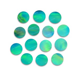 Può includere: Assortimento di 15 adesivi rotondi iridescenti verde acqua e verde con la scritta "Ave Gemstone" stampata su di essi.