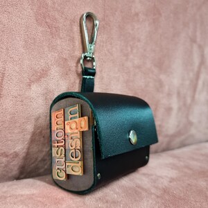 Custodia per AirPods in pelle stampata personalizzata – Porta auricolari personalizzato – La tua foto, testo o disegno – Portachiavi in pelle fatto a mano