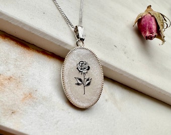 Collar de rosa blanca, colgante de plata para mujer, colgante de flores, regalo de joyería hecho a mano para ella, regalo de joyería, regalo de flores para mujer, boho