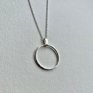 Naszyjnik w kształcie koła ze srebra próby 925, biżuteria kobieca, minimalistyczny wisiorek boho, prezent dla niej, wyjątkowe prezenty dla kobiet, uroczy