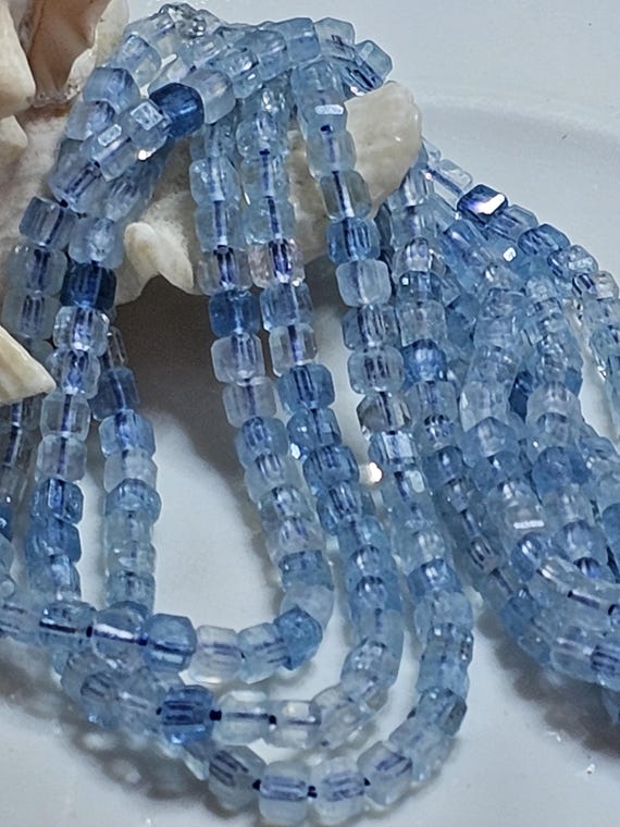 Aigue Marine Naturelle Bleu Gemme Carré Cube à Facettes / Taille 3 mm X 3 mm