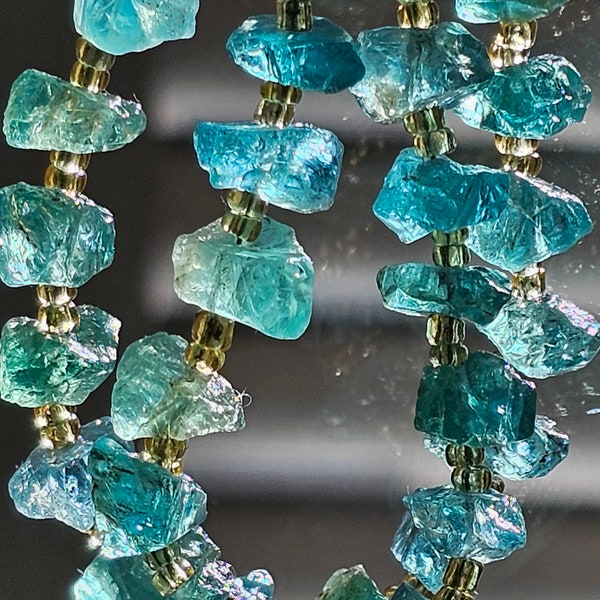 New / AAA / Apatite Bleu Vert Aqua Gemme de Pierre Brute Irrégulière de Haute Qualité / Taille 7-8  9