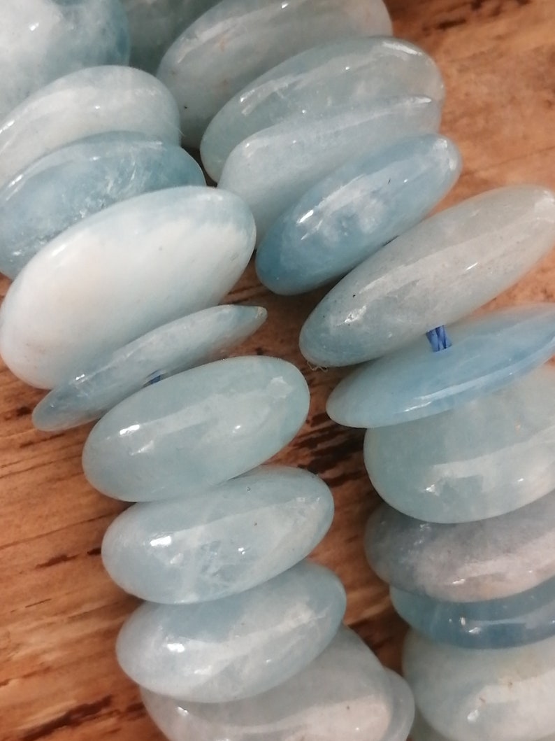Pierre Aigue-Marine semi-precious natural form Irregular flat nugget round and shiny Size 3-12 MM