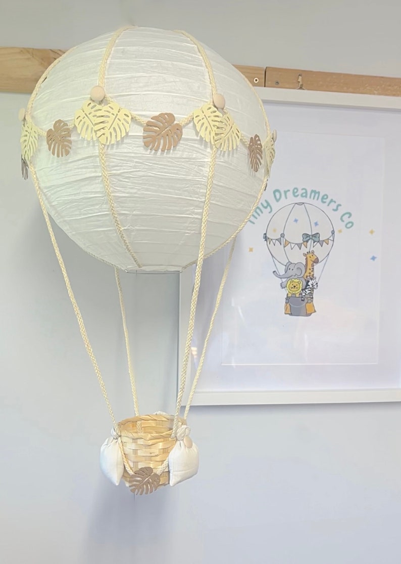 Neutral Jungle Safari Themed Hot Air Balloon Nursery Light Shade imagem 3