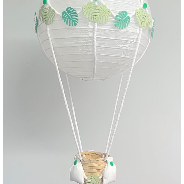 Abat-jour clair pour chambre d'enfant en montgolfière sur le thème Safari dans la jungle verte
