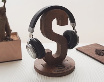 Personalized Wooden Headphone Stand – Gamer Gift for Boyfriend, Husband, Dad