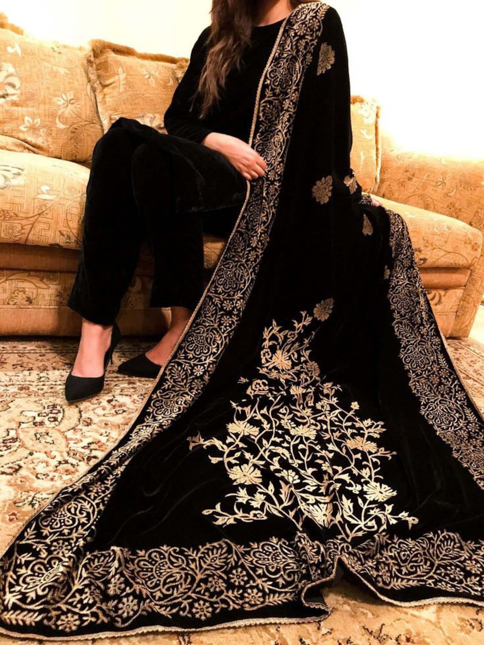 how to wear shawl with kurta female