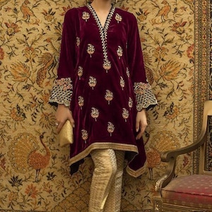Maroon Velvet Sequined Kurta With Green Parallel Pants And Dupatta main image 1