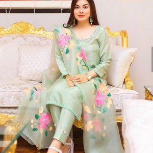Indiase ontwerper handgeschilderde pastel zeegroene volledig gestikte Kurta Pant Dupatta-set met kristallen versieringen voor dames, feestkleding