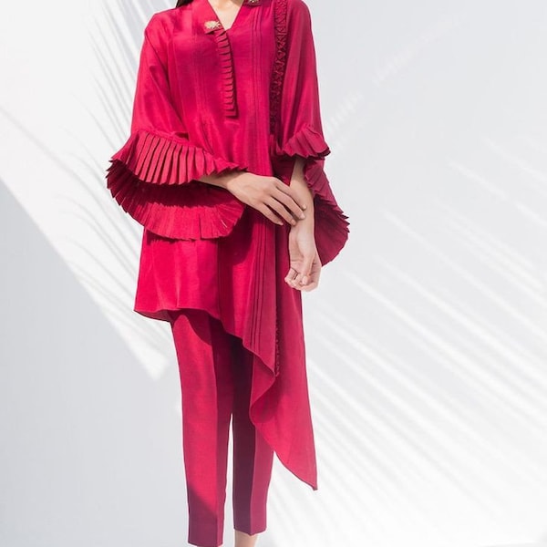 Kurta con maniche a campana rosso ciliegia con lavoro ad ago con filo Zari - Elegante set con fondo arricciato, abito Indo Western da donna, elegante abito coordinato