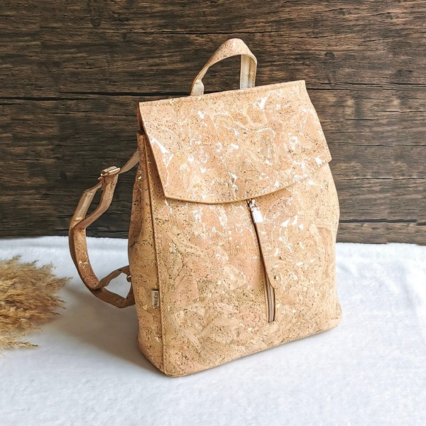 Kork Rucksack mit goldenem Kork, Veganer Damen Rucksack, Alternative zur Handtasche, weicher und geschmeidiger Kork, Geschenk Geburtstag