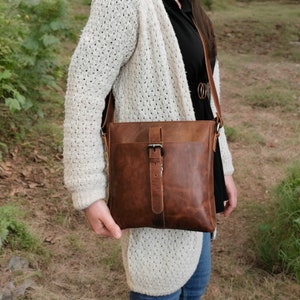 Damentasche Büffelleder, Echtleder Crossbody Bag, Umhängetasche Damen, Geschenkidee Frau, Geschenk Ehefrau, Mama, Freundin